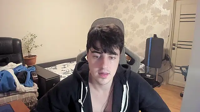 Snapshot of Knuckles17 chatting on 16, 12, 2025 Knuckles17 online show from 16, 12, 2025