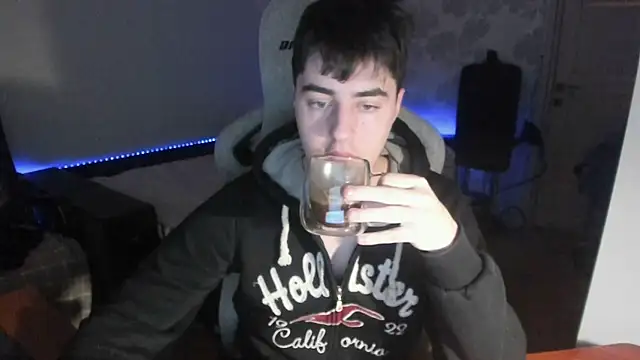 Snapshot of Knuckles17 chatting on 6, 1, 2026 Knuckles17 online show from 6, 1, 2026