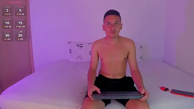 Snapshot of Lindsay_and_Dariksoon chatting on 5, 11, 2025 Lindsay and Dariksoon online show from 5, 11, 2025