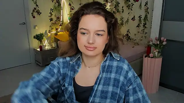 Snapshot of MiracleCurly chatting on 8, 2, 2026 MiracleCurly online show from 8, 2, 2026