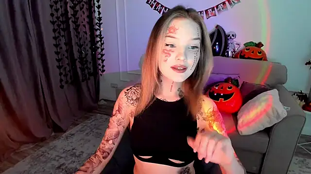 Snapshot of FloweryLove_1 chatting on 31, 10, 2025 FloweryLove 1 online show from 31, 10, 2025