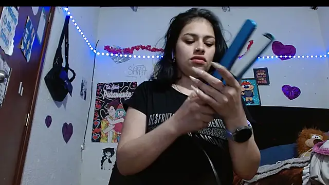 Saray extrovert  online show from 5, 10, 2025