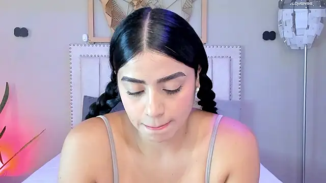 Paula Desousa online show from 6, 3, 2026