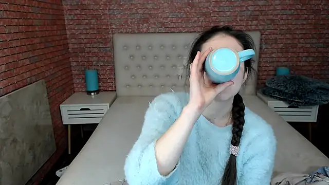 Holliy Cooper online show from 8, 2, 2025