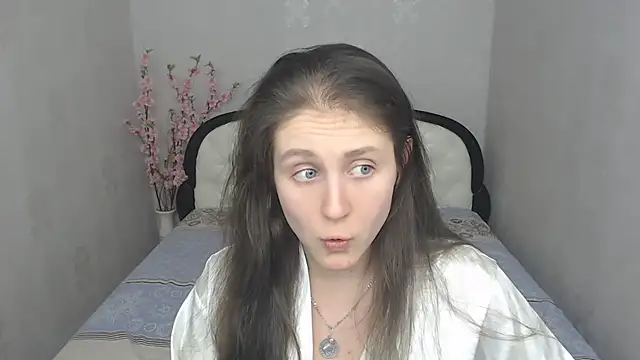 Holliy Cooper online show from 19, 2, 2025