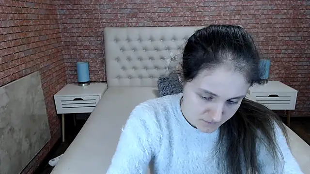 Holliy Cooper online show from 10, 3, 2025