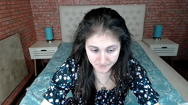 Holliy Cooper online show from 18, 3, 2025