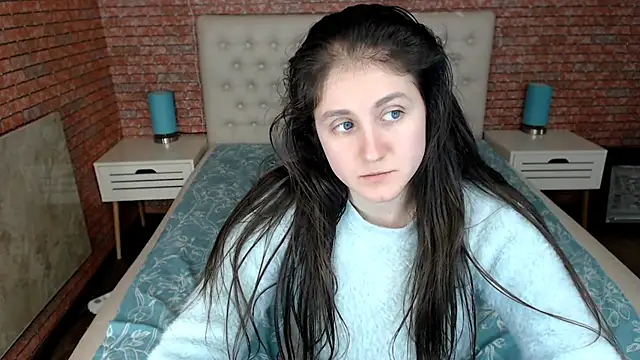 Holliy Cooper online show from 21, 3, 2025