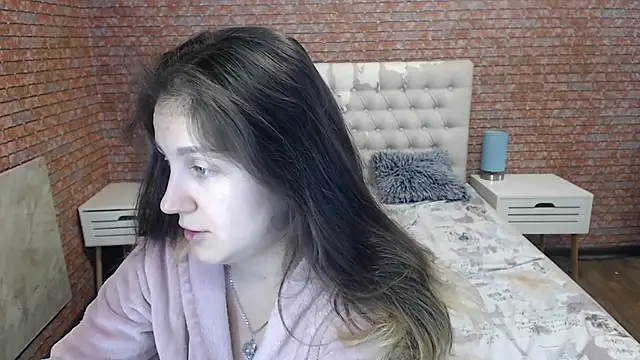 Holliy Cooper online show from 24, 9, 2025