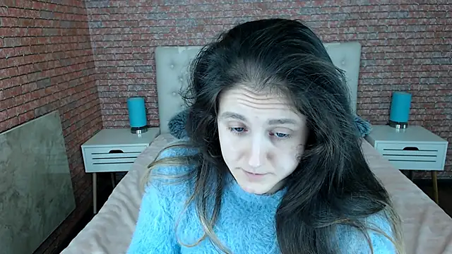 Holliy Cooper online show from 2, 12, 2025