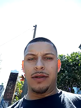 Snapshot of emrehliug12 chatting on 11, 9, 2025 emrehliug12 online show from 11, 9, 2025