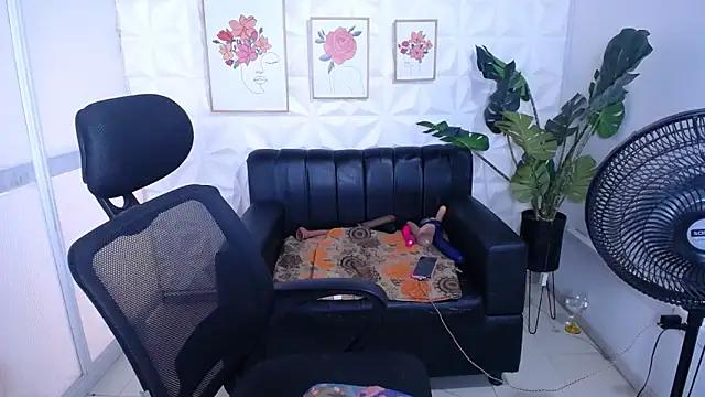 Valentinaa mature online show from 19, 3, 2026