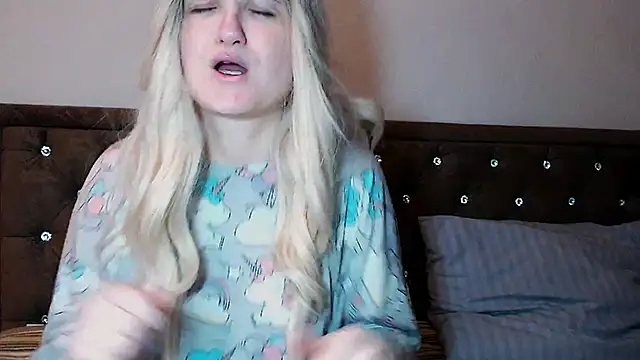 Snapshot of Sara4uu chatting on 12, 6, 2026 Sara4uu online show from 12, 6, 2026