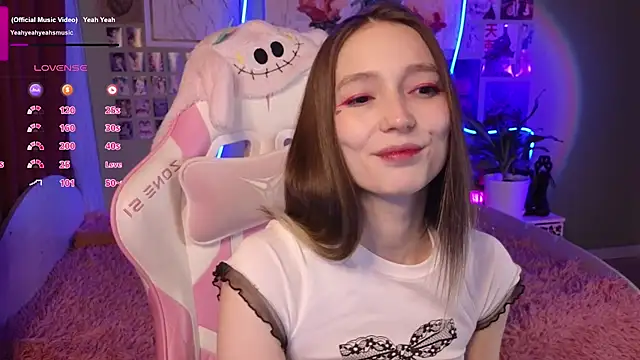 Snapshot of Evie_Ro chatting on 11, 5, 2026 Evie Ro online show from 11, 5, 2026