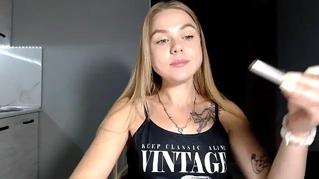 Snapshot of Sunbeam_ chatting on 3, 10, 2025 Sunbeam online show from 3, 10, 2025